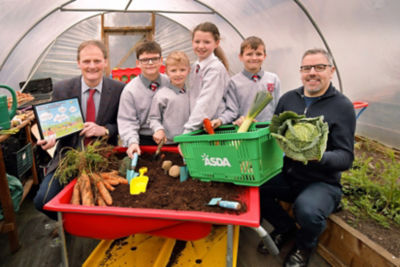 Asda teams up with the Ulster Farmers’ Union ahead of the Bank of Ireland Open Farm Weekend