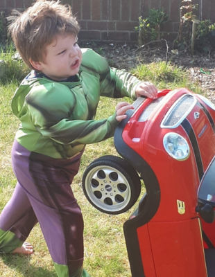 Matthew steps in to help Hulk fan Sam | Asda Strabane