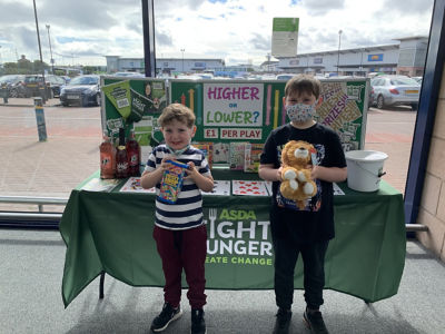 Angus and Hamish play their cards right and raise money for Fight Hunger | Asda Aberdeen Beach
