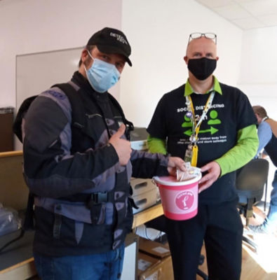Metal detector Kev supports Tickled Pink | Asda Bideford