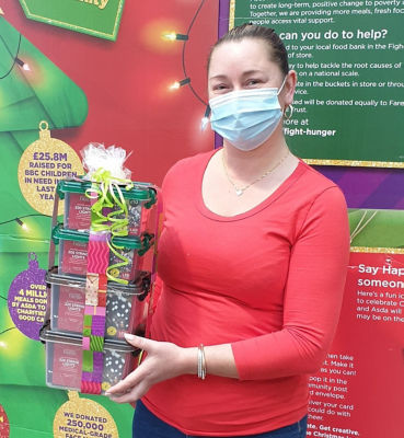 Supporting Burnhill Family Action Group's Christmas Elf Trail | Asda Toryglen