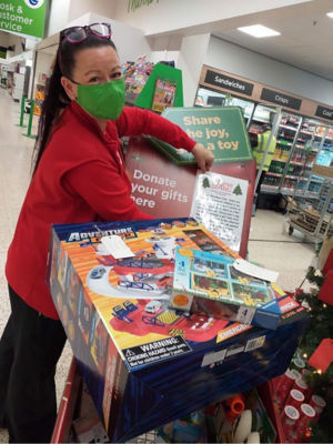 Colleagues and customers at Asda Dundee Kirkton love the Christmas Giving Tree | Asda Dundee Kirkton