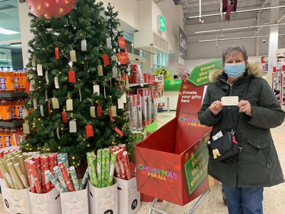Colleagues and customers at Asda Dundee Kirkton love the Christmas Giving Tree | Asda Dundee Kirkton
