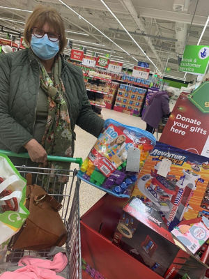 Colleagues and customers at Asda Dundee Kirkton love the Christmas Giving Tree | Asda Dundee Kirkton