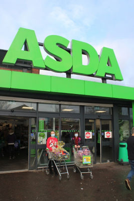 Bolton Burnden Park and Farnworth donate hampers to the Tonge Moor Carers.  | Asda Bolton