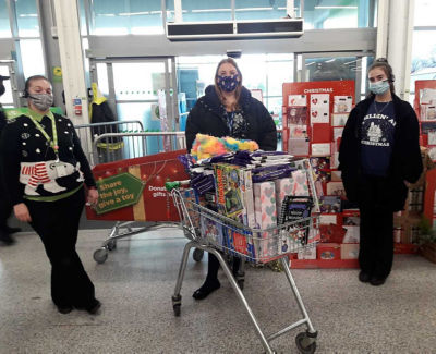Colleagues help school's Christmas appeal | Asda Reddish