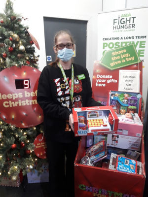 Colleague supports our gift appeal  | Asda Gosforth