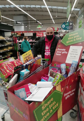 Customers and colleagues back toy appeal | Asda Clayton Green