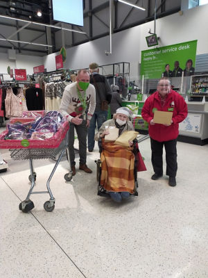 Dorothy makes special Christmas visit | Asda Southport