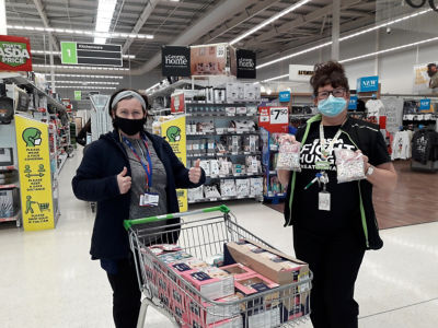 Invergowrie primary School receiving cakes and decorations for their children's bake off! | Asda Dundee West
