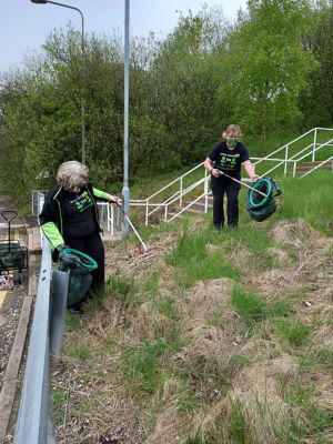 Who knew litter picking was good for your wellbeing! | Asda Wolstanton