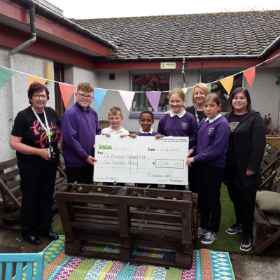Glashieburn PTA receive Green Tokens cheque | Asda Middleton Park