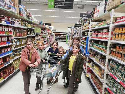 2nd Bearsden Brownies help foodbank | Asda Bearsden