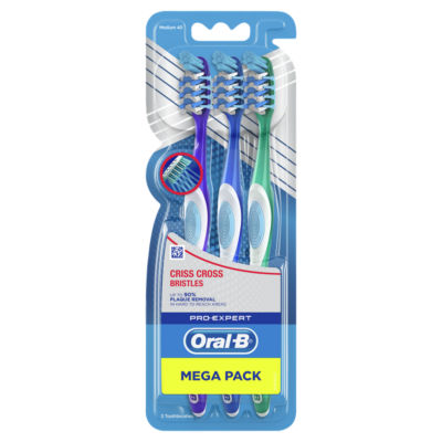 Oral B Oral-B Pro-Clean Manual Toothbrush - Removes Plaque & Fights Bad Breath - Medium, 2