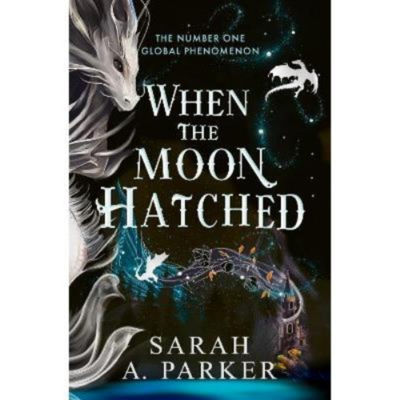 Paperback When the Moon Hatched - Sarah A. Parker