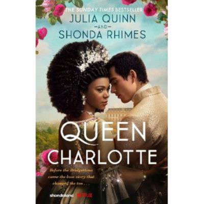 Paperback Queen Charlotte: Before the Bridgertons came the love story that changed the ton... - Julia Quinn