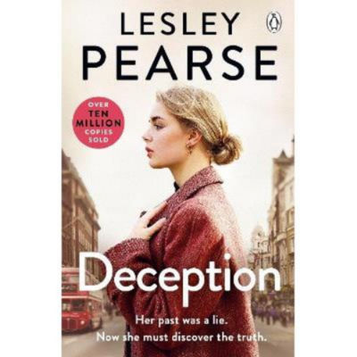 Paperback Deception - Lesley Pearse