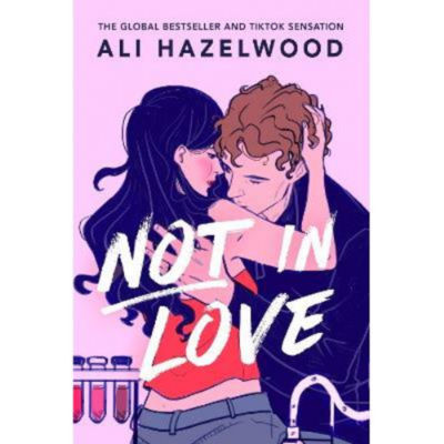 Paperback Not in Love - Ali Hazelwood