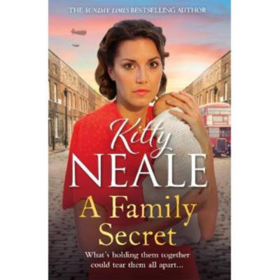 Paperback Family Secret - Kitty Neale