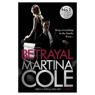 Paperback Betrayal - Martina Cole