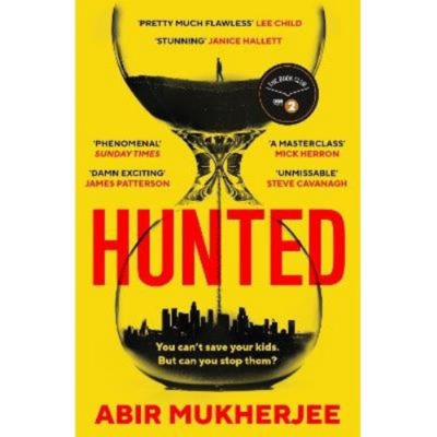 Paperback Hunted - Abir Mukherjee