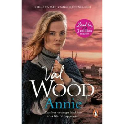 Paperback Annie - Val Wood
