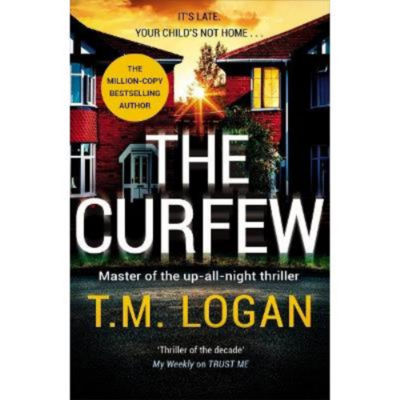 Paperback Curfew - T.M. Logan