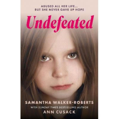 Paperback Undefeated - Samantha Walker-Roberts