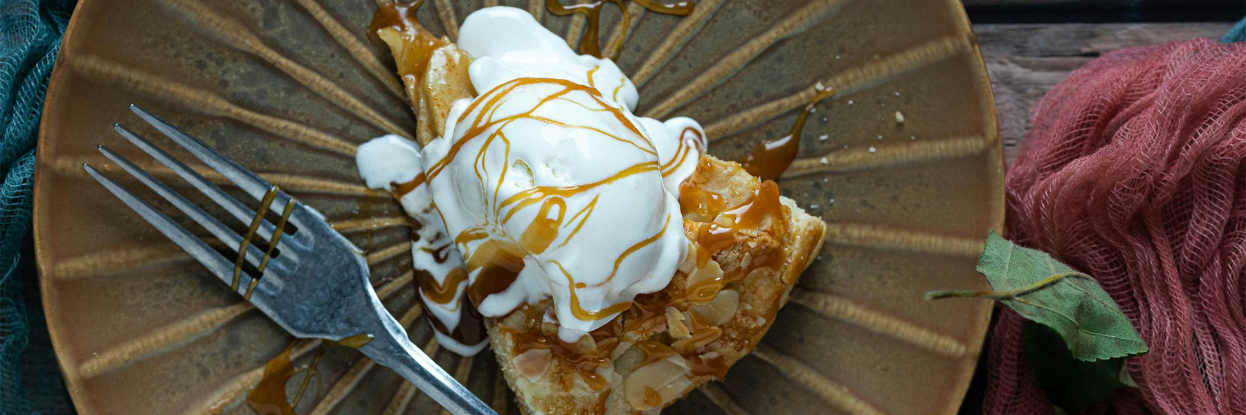 Warm apple pie with a dollop of cream