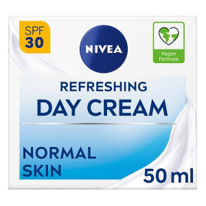 NIVEA Refreshing Day Face Cream SPF 30 (50ml), Hydrating Face Moisturiser with Aloe Vera and Hyaluronic Acid, Moisturiser with SPF for Normal Skin - Image 7