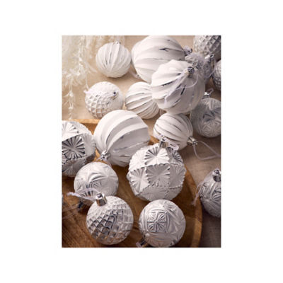 ASDA GH WHITE BAUBLES
