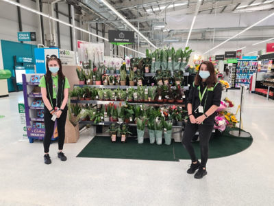 Ela Gawlik-Nazaruk and Rachel Buhler from Asda Aberdeen Beach
