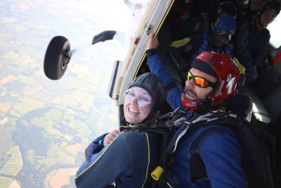 Daredevil Amy jumps out of plane to raise money for hospice
