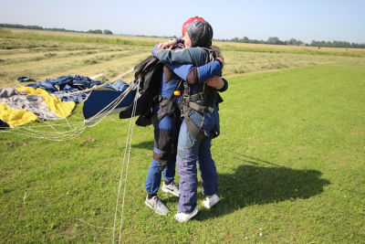 Daredevil Amy jumps out of plane to raise money for hospice