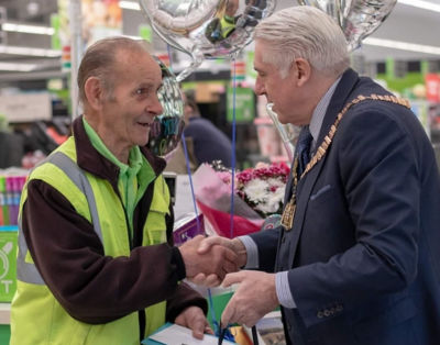 Mayor of Bexley Brian Bishop wishes Alan Mansfield a happy 80th birthday
