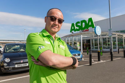 Nightshift team at Asda Chesser learn sign language to communicate with deaf colleague Billy