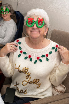 Asda Small Heath community champion arranges Spreading Christmas Cheer surprise for Wiley Avenue South People's group
