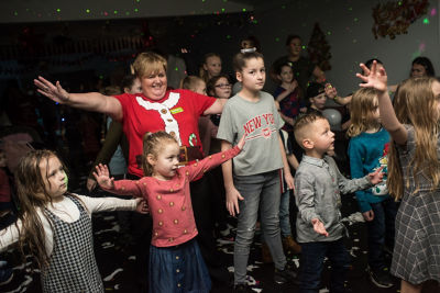 Asda Gosforth puts on surprise Christmas party for children at Hazelrigg Community Centre