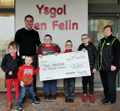 Ysgol Hen Felin who came first in our extra special green token giving vote and picked up an Asda Foundation cheque for £1,000
