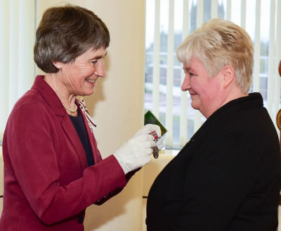 Maureen receives her award